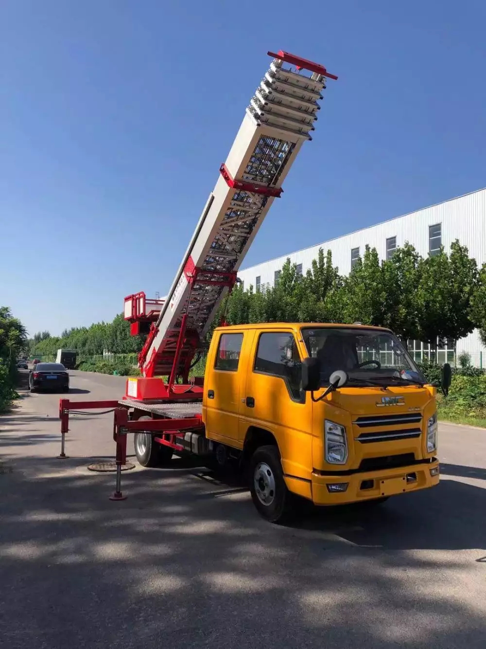 公坡镇附近的云梯车出租服务：轻松解决高空作业需求