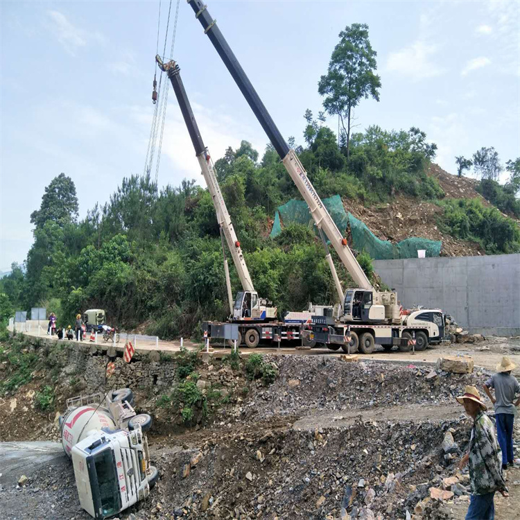 公坡镇汽车掉沟里叫吊车救援要多少钱