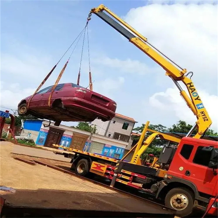 公坡镇吊车吊汽车的正确方法